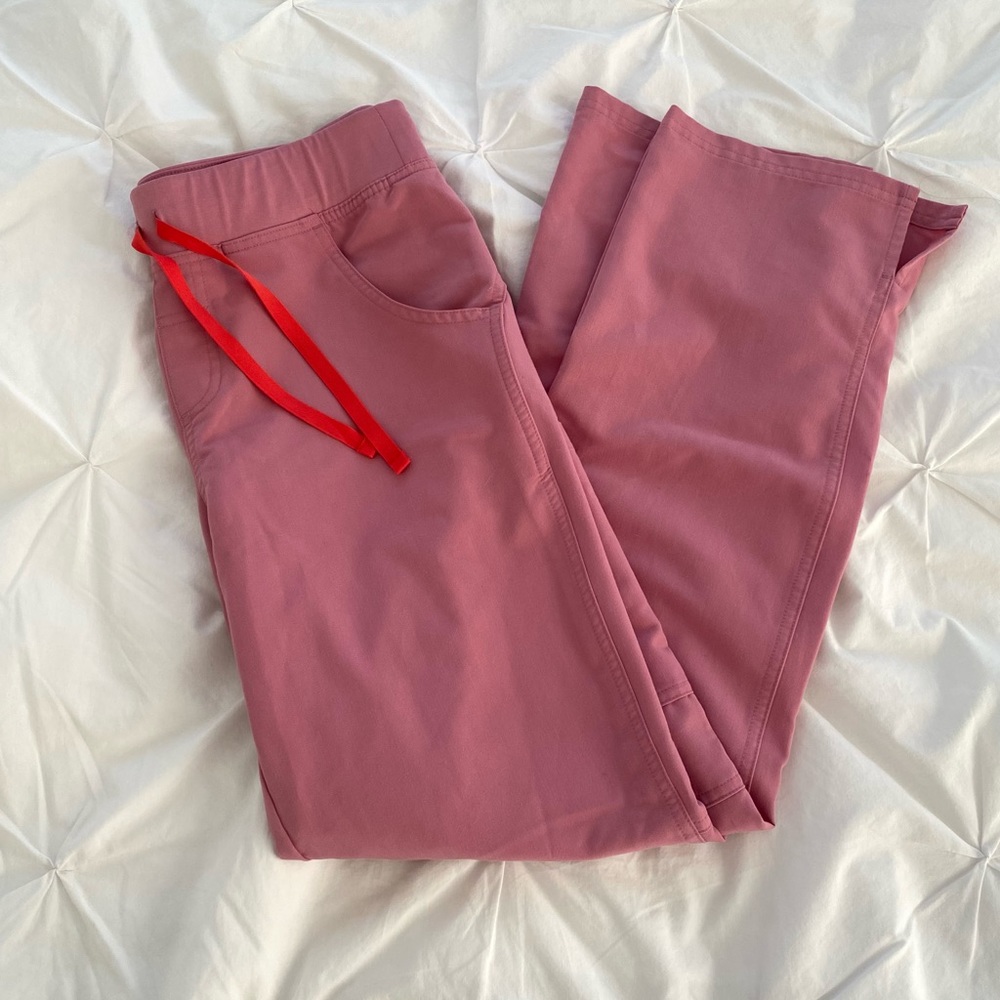 FIGS Kade Scrub Pants in chalk pink- S